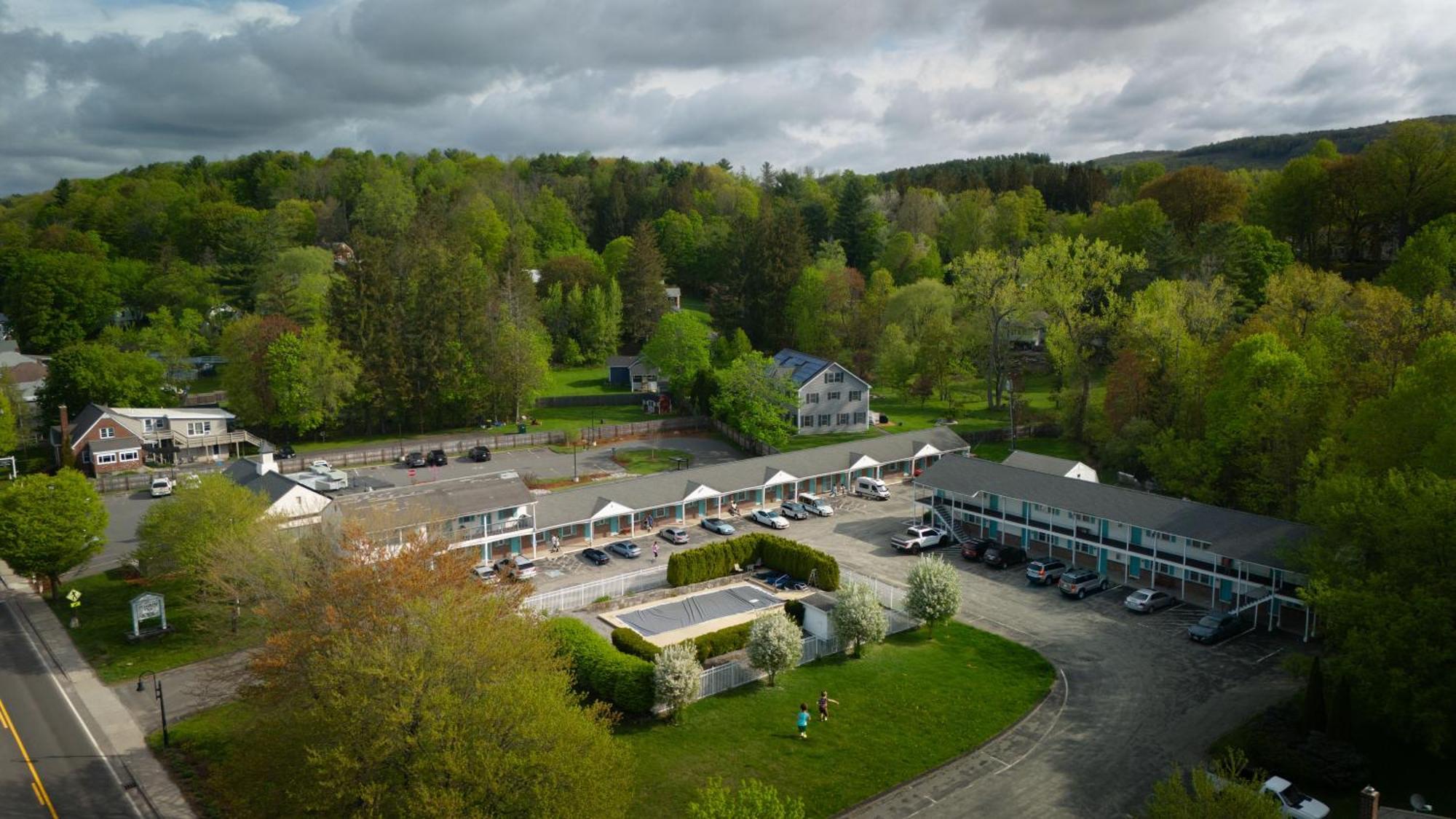 Pilgrim Inn Lee Exterior photo